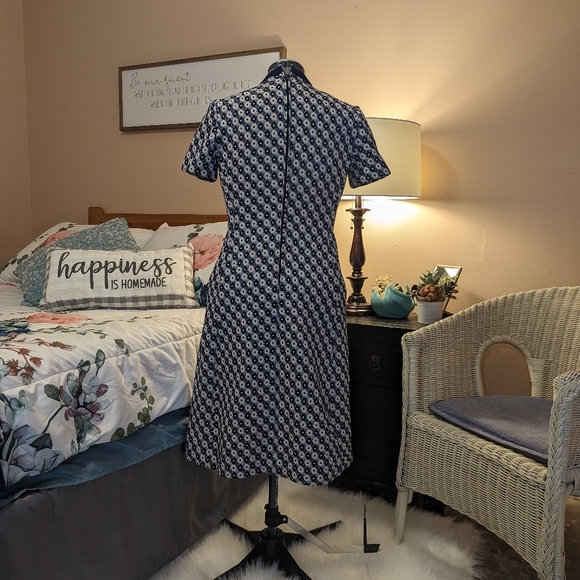 Vintage Jackie Kennedy style blue and white knit coat dress. - Picture 7 of 16